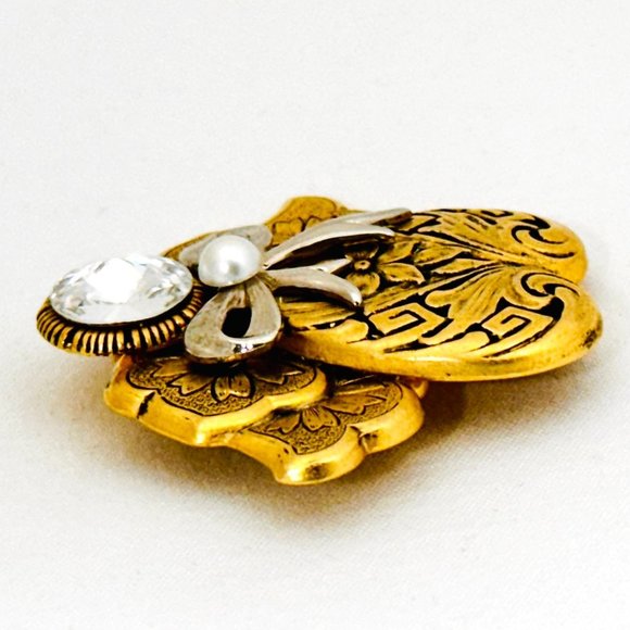 Vintage Angel Brooch w/Beautiful Clear RIvoli Crystal & Faux Pearl - Signed - Picture 5 of 8